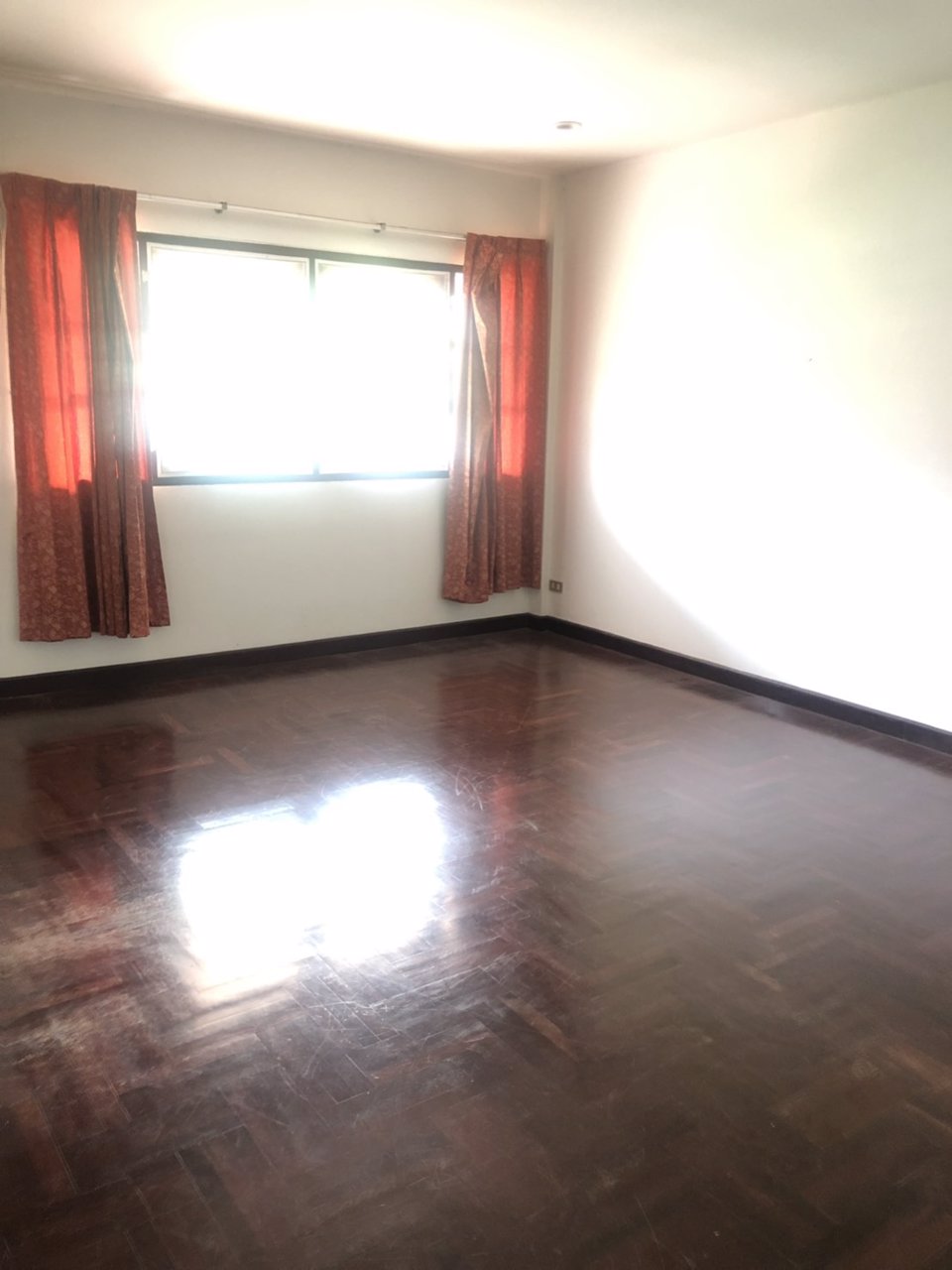 ให้เช่าทาวเฮาส์-3-ชั้น-เหมาะสำหรับพักอาศัย-หรือ-home-office