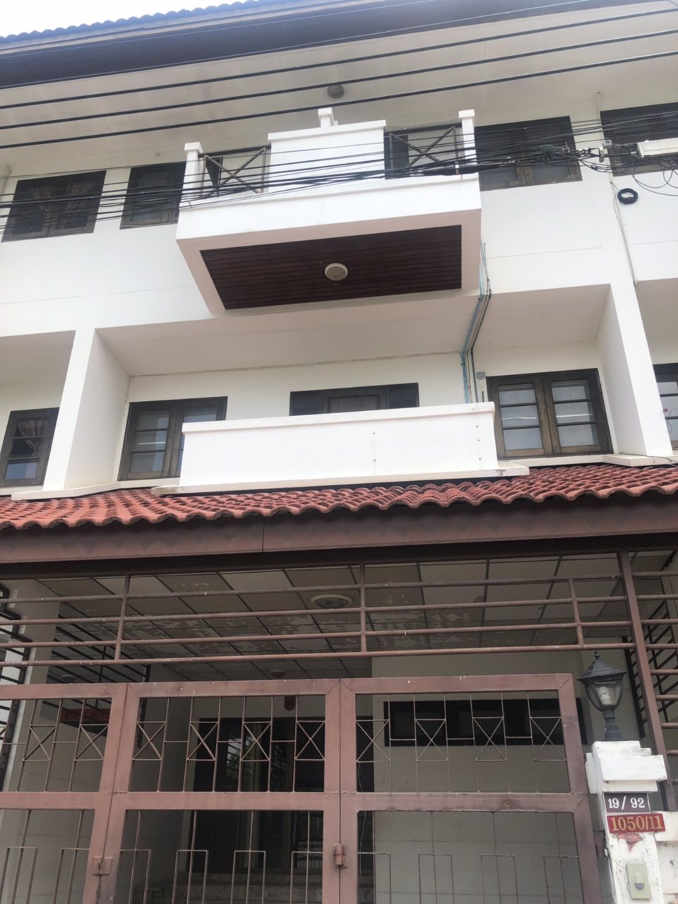 ให้เช่าทาวเฮาส์-3-ชั้น-เหมาะสำหรับพักอาศัย-หรือ-home-office