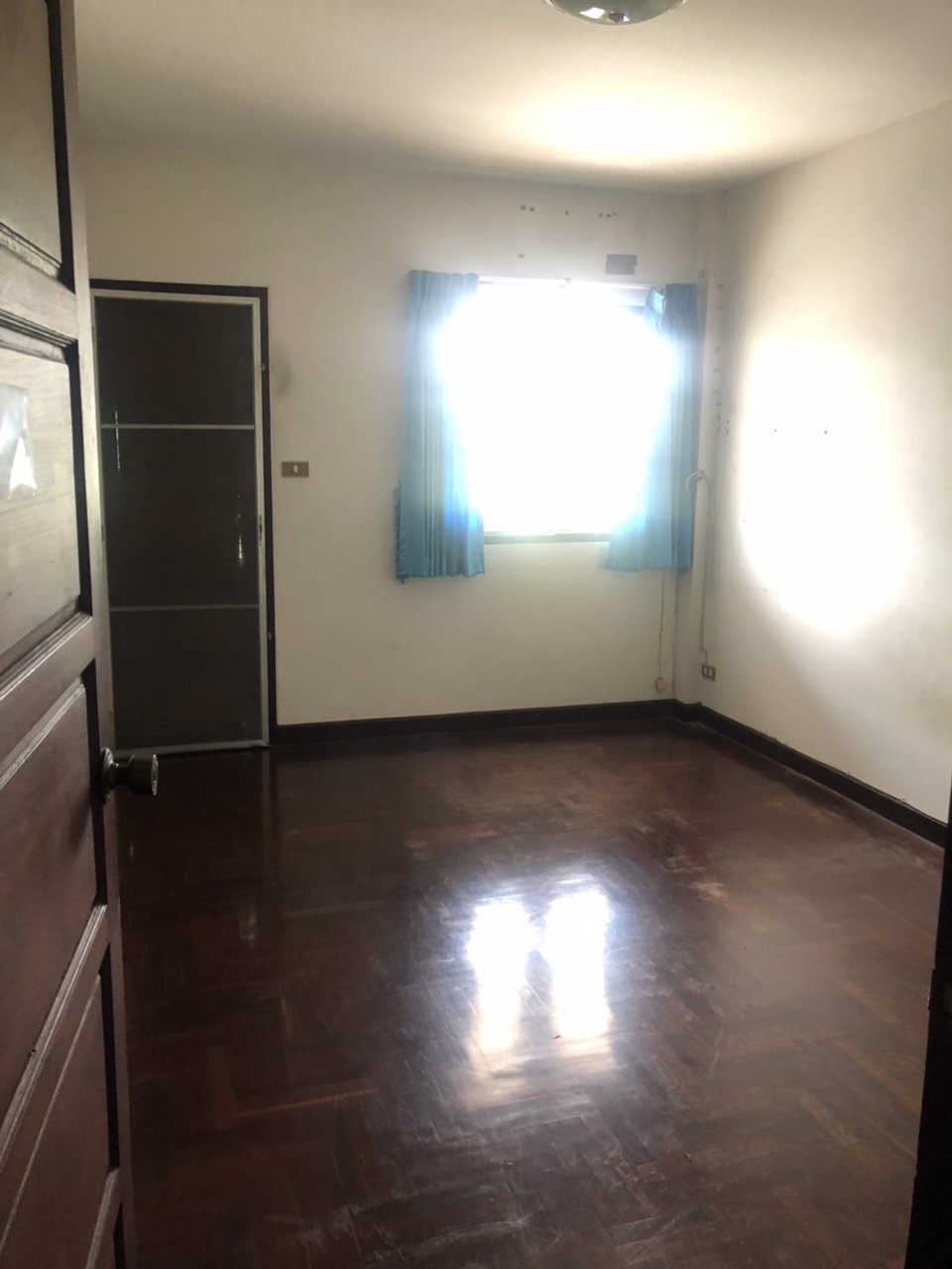 ให้เช่าทาวเฮาส์-3-ชั้น-เหมาะสำหรับพักอาศัย-หรือ-home-office