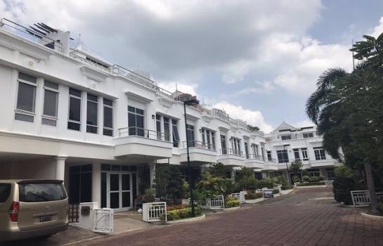 ทาวน์เฮ้าส์ตกแต่งใหม่พร้อมอยู่ห่างจากทะเลเพียง-200-เมตร-จากหาดวงศ์อมาตย์พัทยาเหนือตั้งอยู่ในทำเลที่เ