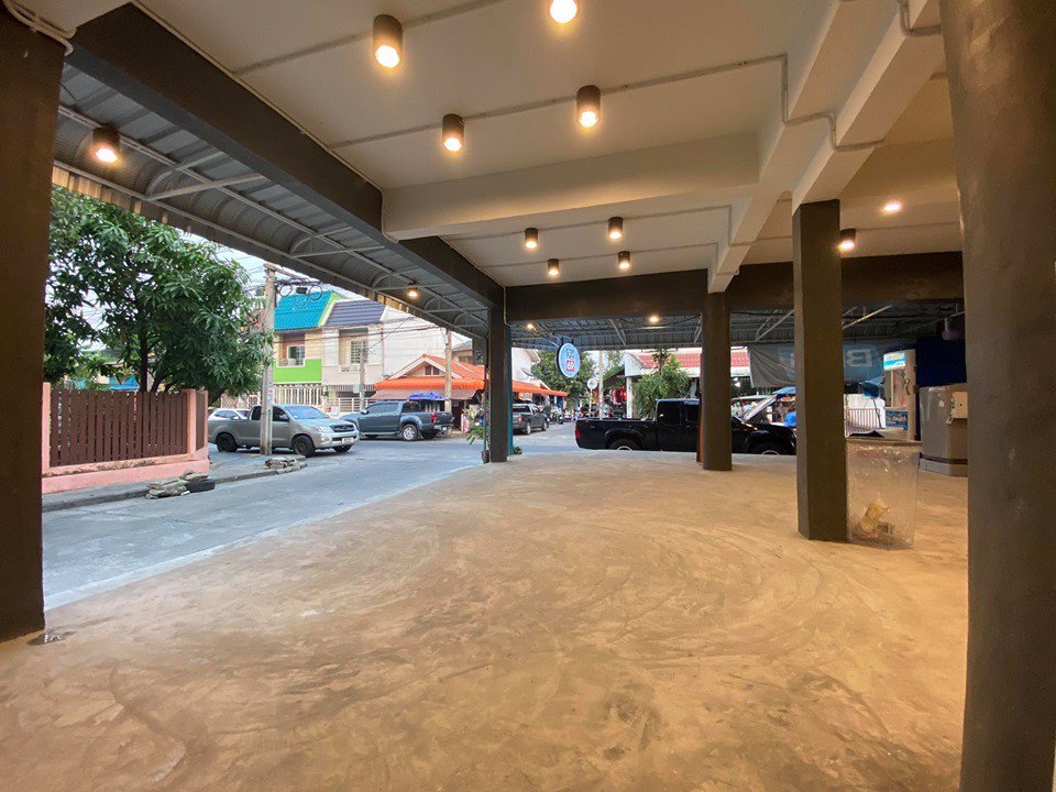 ให้เช่าพื้นที่ขายของ-ทำเล-เป็นหมู่บ้านที่อยู่-หลังโลตัสพระราม-2