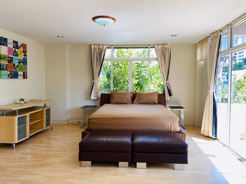 ให้เช่าบ้านเดี่ยว-ทรงทาวน์โฮมใหญ่-อยู่สุขุมวิท-31-ใกล้รถไฟฟ้าพร้อมพงษ์