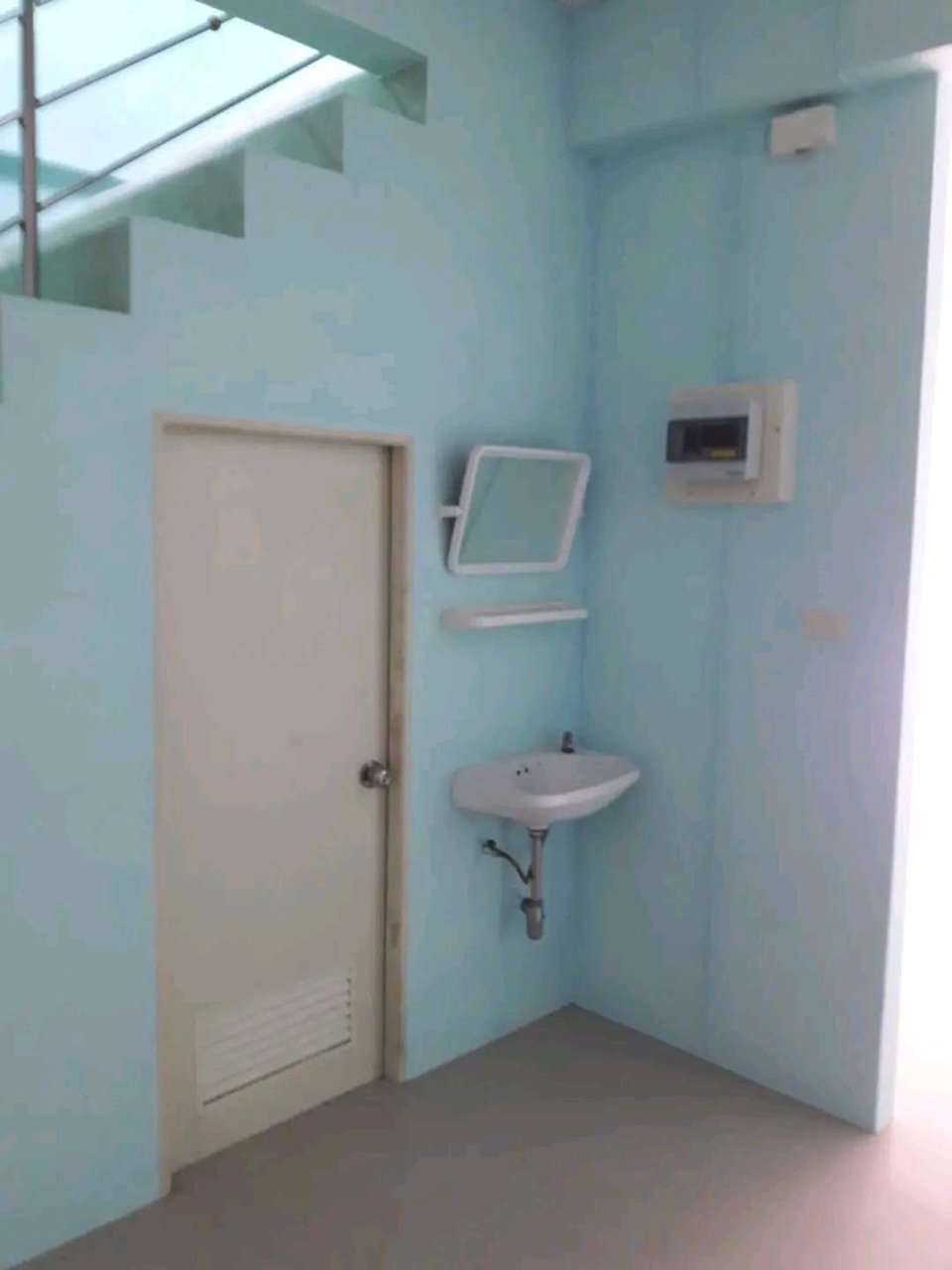 ขายอาคารพาณิชย์-หลังตลาดพนัสนิคมชลบุรี