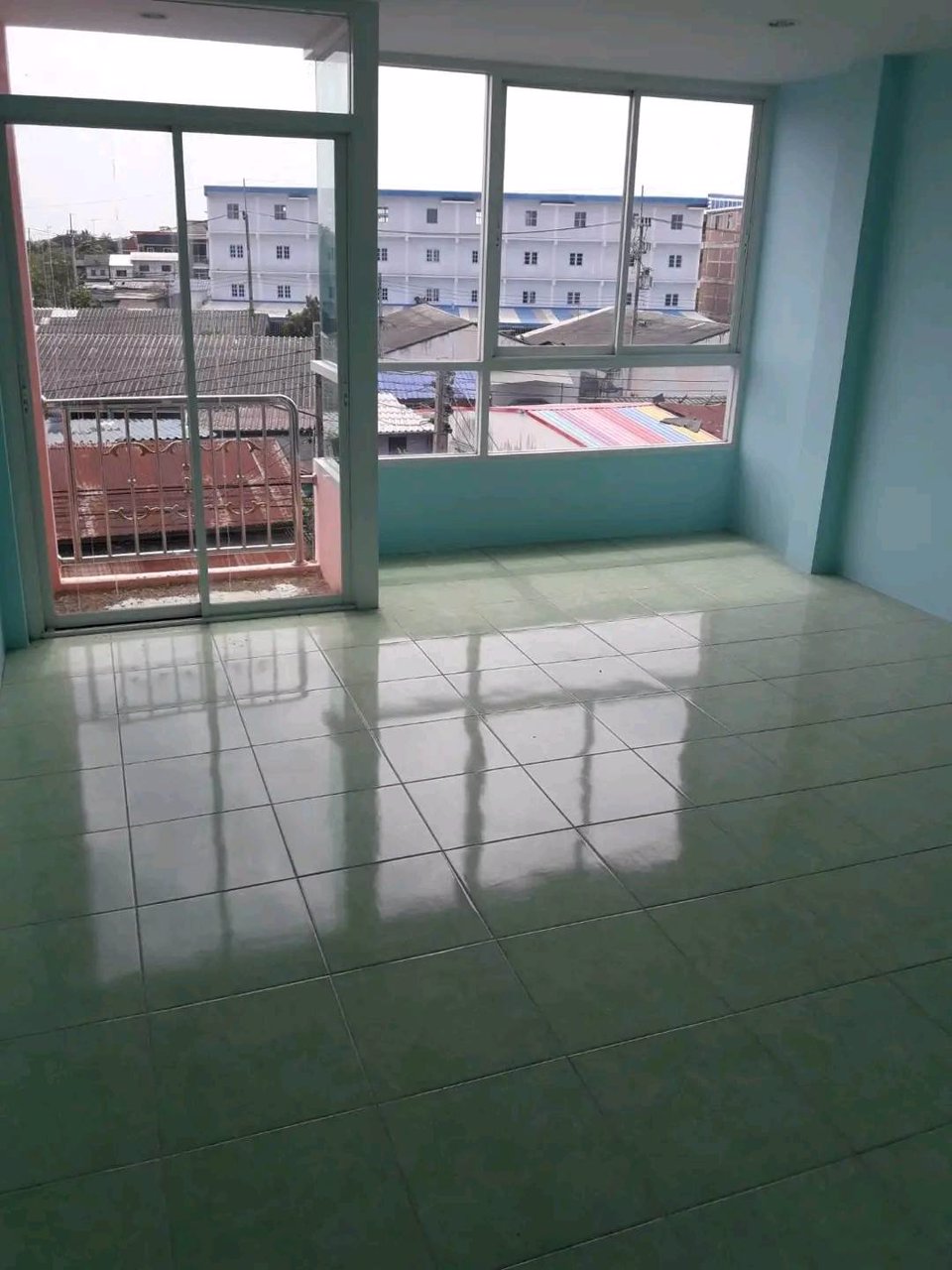 ขายอาคารพาณิชย์-หลังตลาดพนัสนิคมชลบุรี