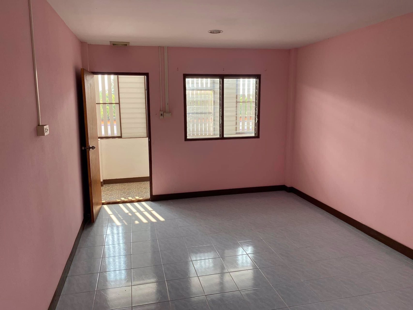 ที่ดินถูกมาก-พร้อมหอพัก