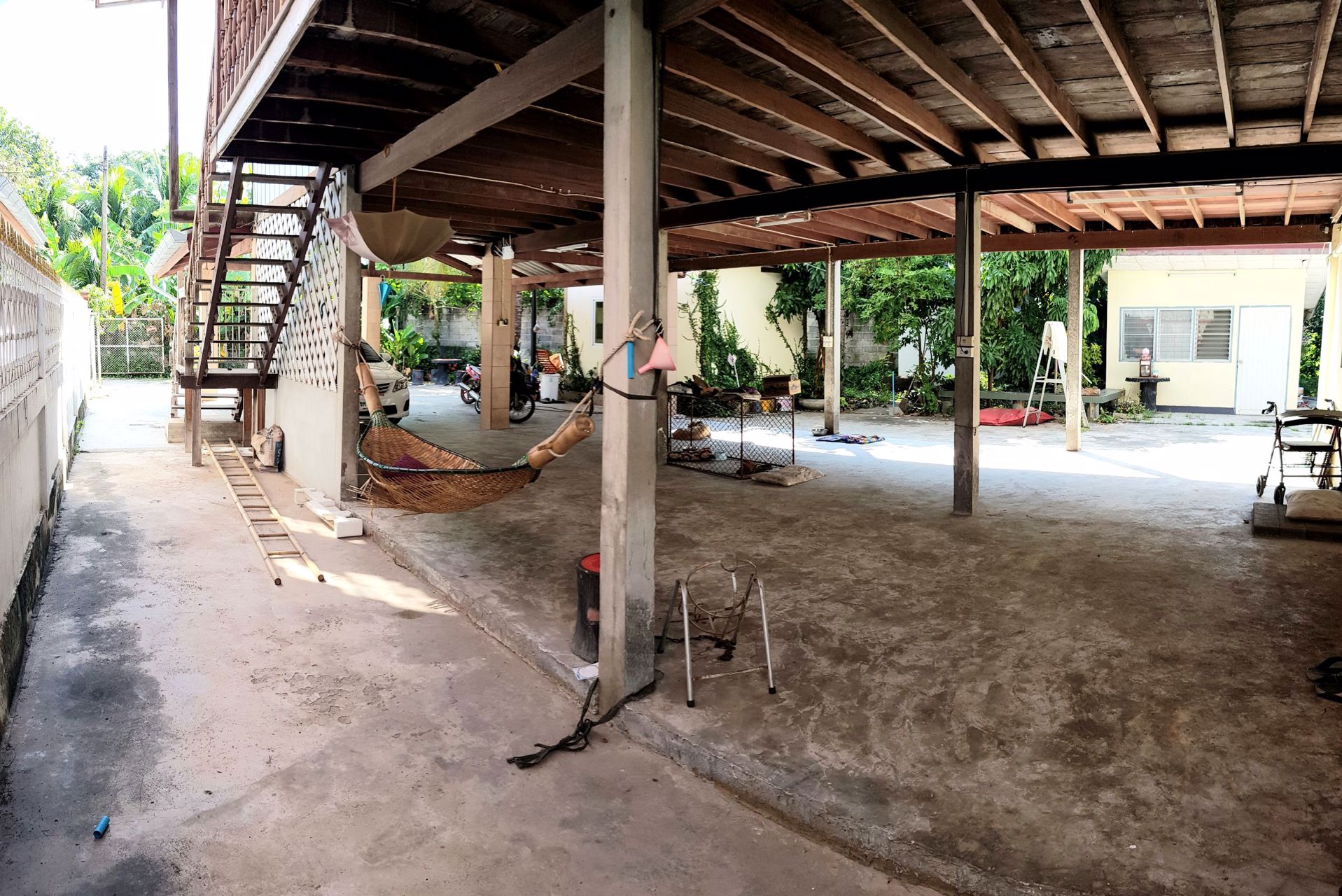 ขายบ้านไม้-2-ชั้น-พร้อมสวน-บนเนื้อที่-175-ตรว-ในซอยตรงข้ามวัดหลักร้อย