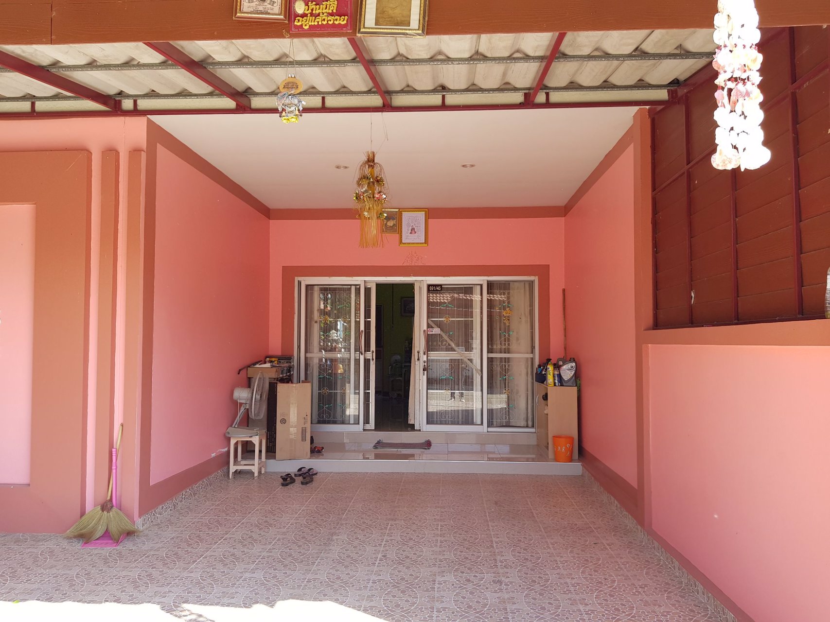 ขายบ้านแฝด-36-ตารางวา-ใกล้เขตอุตสาหกรรมสุรนารี-พร้อมของแถมมากมาย