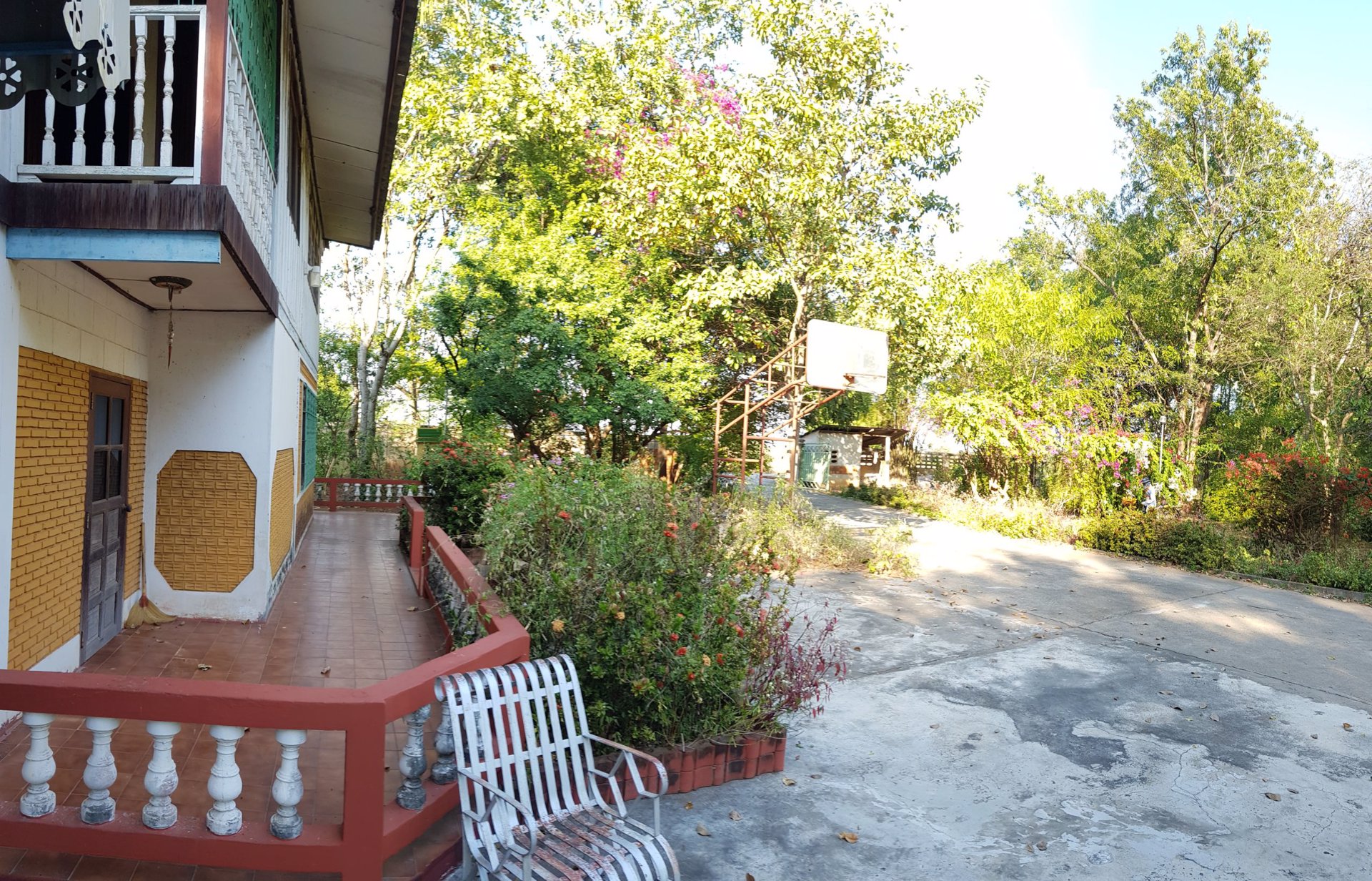 ขายที่ดิน-27-ไร่-พร้อมสิ่งปลูกสร้าง-หน้ากว้างกว่า-200-เมตร-ใกล้มีโชค-ขนส่ง-โชคชัย