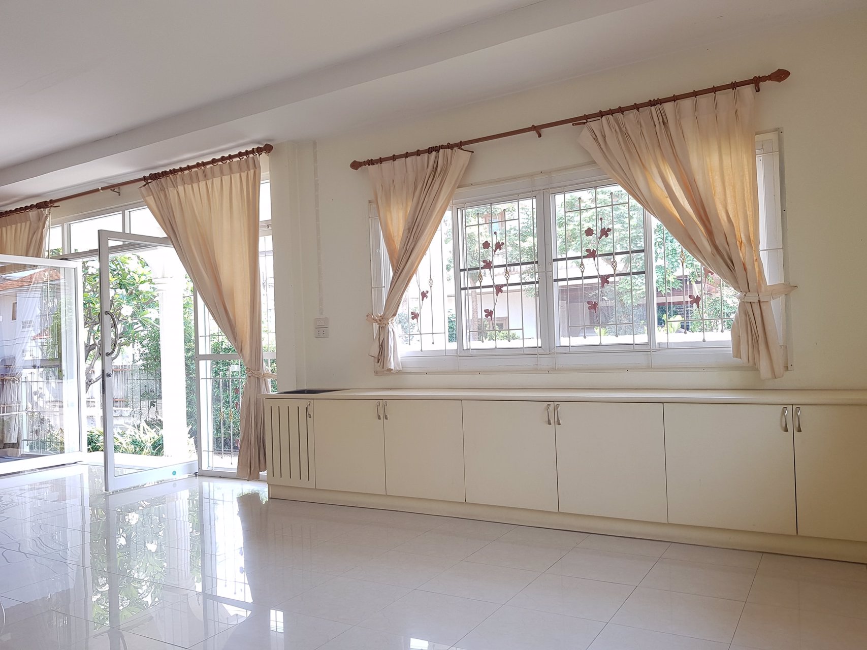 ขายบ้านเดี่ยว-เช่า-3-นอน-3-น้ำ-4-ที่จอดรถ