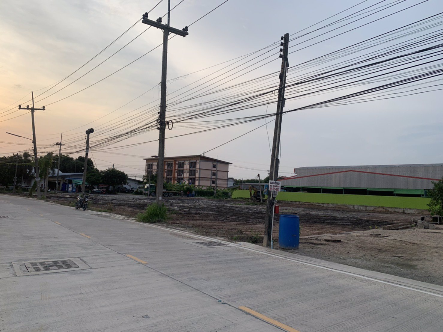 ขายที่ดิน-เนื้อที่-2-ไร่-ติดถนน-2-ด้าน-หน้ากว้างประมาน-60-เมตร-อเมืองชลบุรี-จชลบุรี