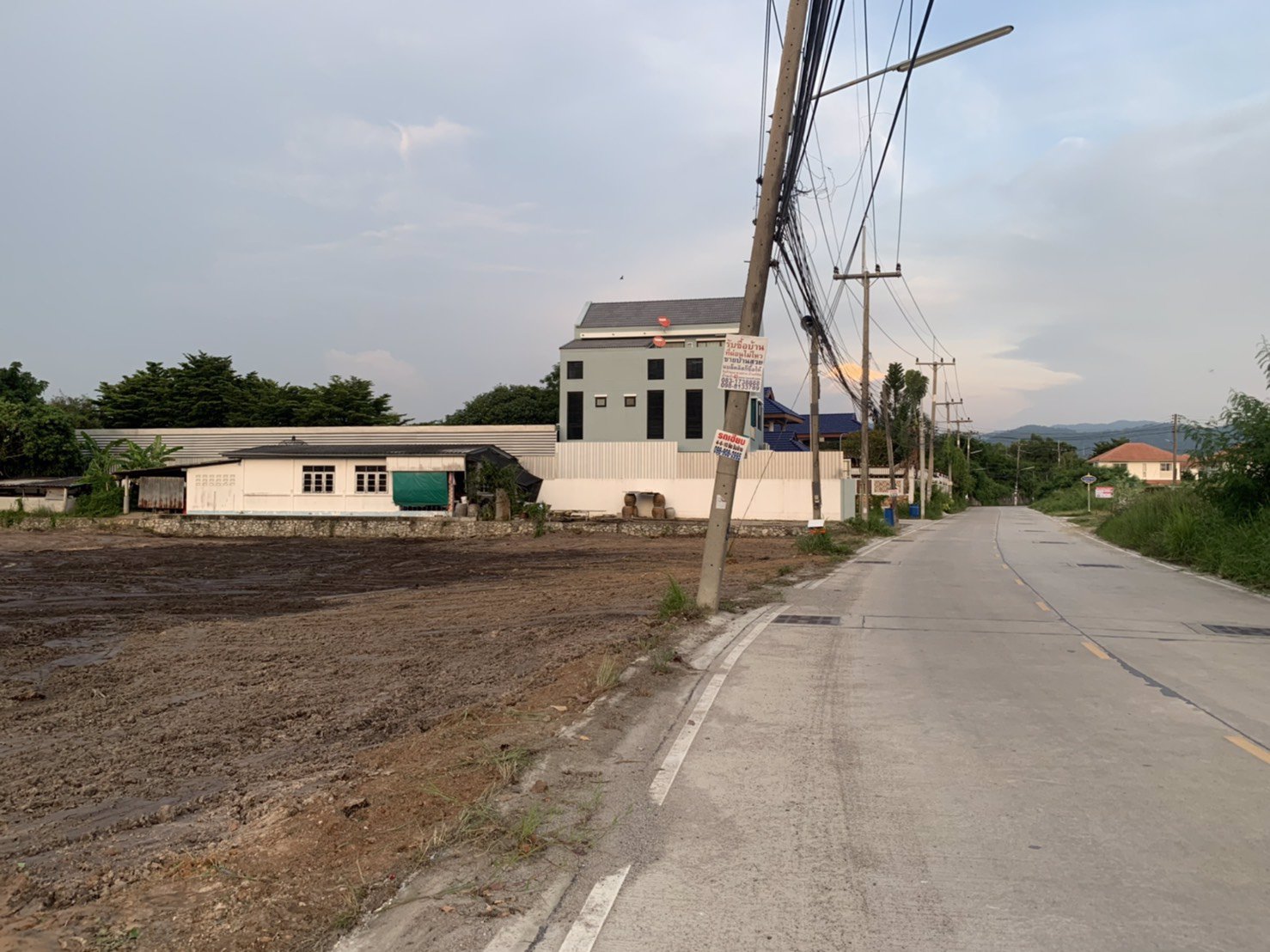 ขายที่ดิน-เนื้อที่-2-ไร่-ติดถนน-2-ด้าน-หน้ากว้างประมาน-60-เมตร-อเมืองชลบุรี-จชลบุรี