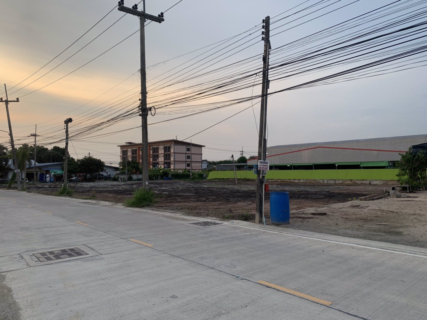 ขายที่ดิน-เนื้อที่-2-ไร่-ติดถนน-2-ด้าน-หน้ากว้างประมาน-60-เมตร-อเมืองชลบุรี-จชลบุรี