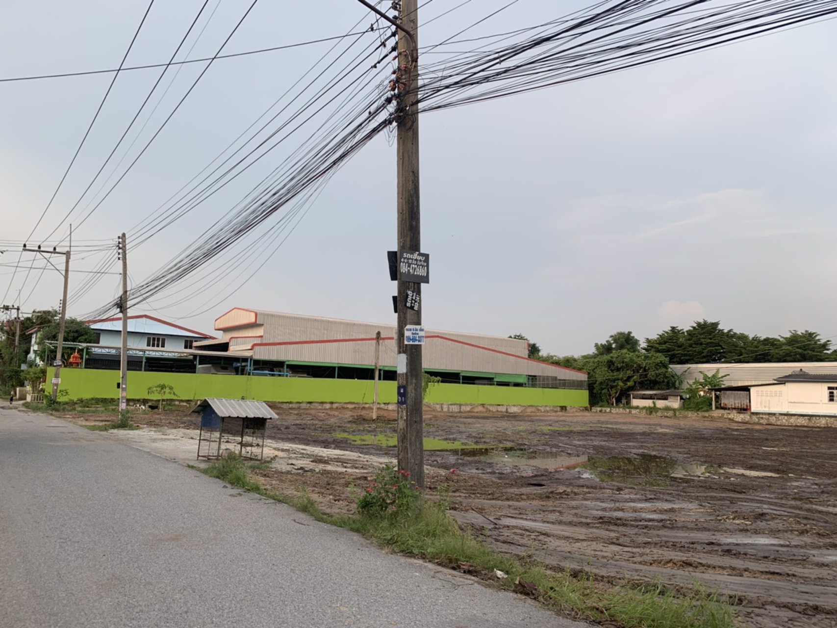 ขายที่ดิน-เนื้อที่-2-ไร่-ติดถนน-2-ด้าน-หน้ากว้างประมาน-60-เมตร-อเมืองชลบุรี-จชลบุรี