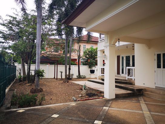 ขายบ้านเดี่ยว-หลังใหญ่-ในชุมชนทรงคุณค่าของมณียามาสเตอร์พีช-รัตนาธิเบศร์