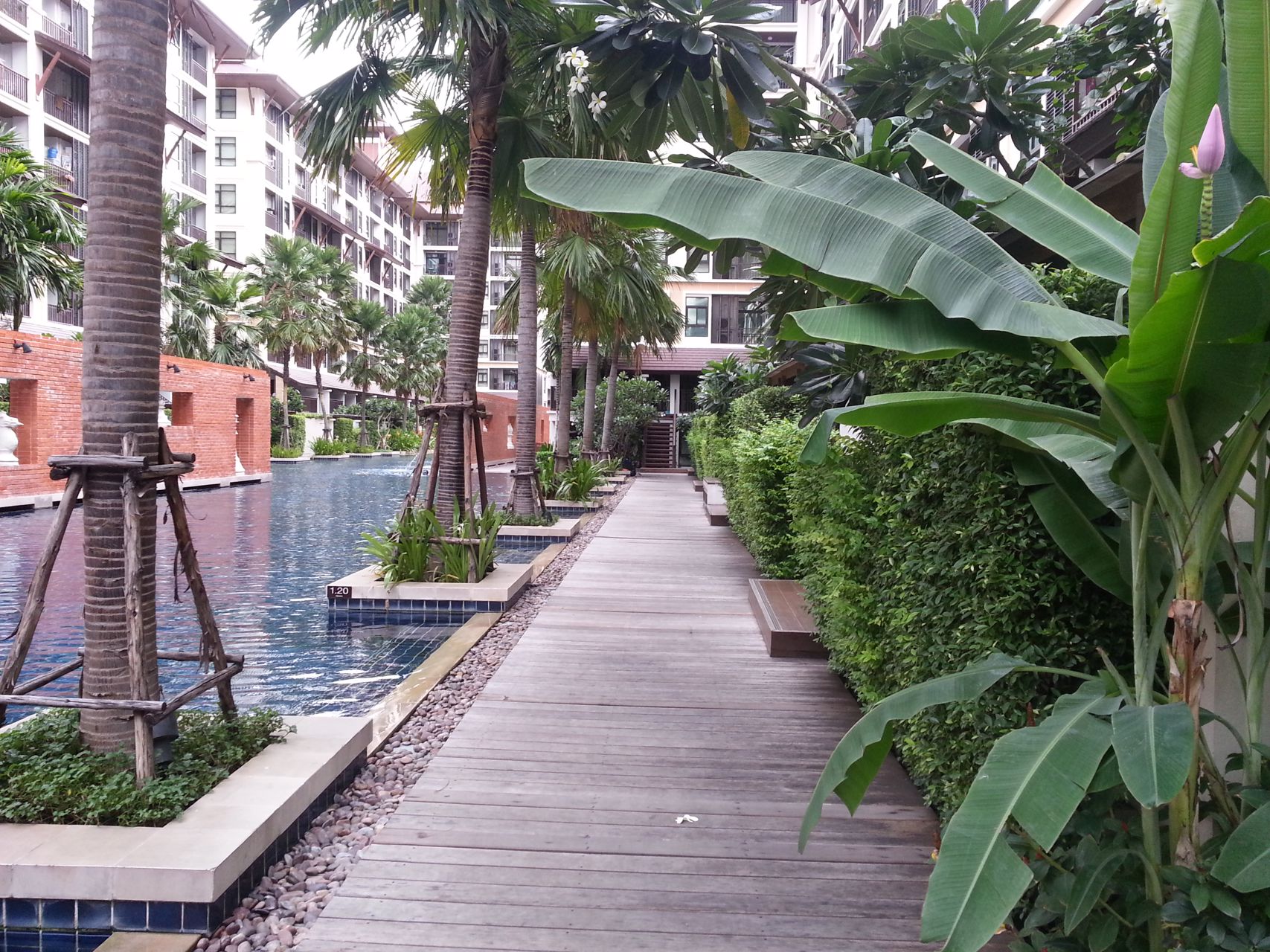 ขายคอนโดนวธารา-ริเวอร์ไลฟ์-ย่านเกษตร-นวมินทร์-ห้องริม-วิวสระ