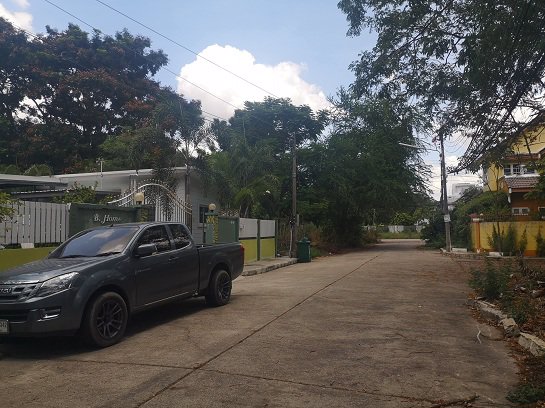 ขายบ้านเดี่ยวริมน้ำ-หมู่บ้านเมืองเอก-ใกล้รถไฟฟ้า-ม-รังสิต-สนามบินดอนเมือง-ห้างฟิวเจอร์ปาร์ค