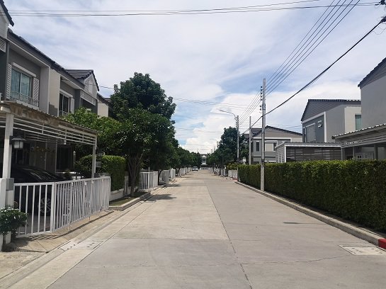 ทาวน์โฮม-ที่เหมือนบ้านเดี่ยว-พื้นที่ขนาดใหญ่-43-ตรว-เดอะ-วิลเลจ-บางนา-วงแหวนฯ-2