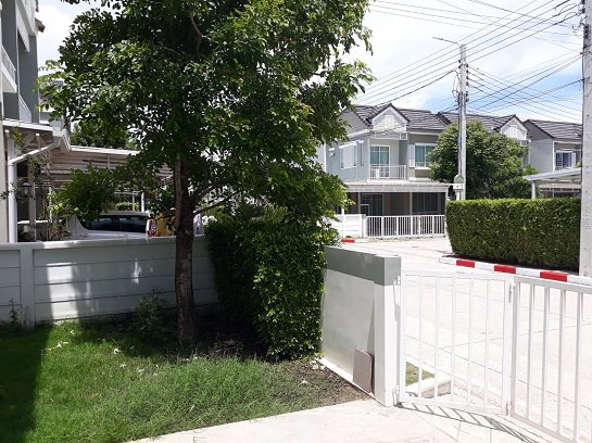 ทาวน์โฮม-ที่เหมือนบ้านเดี่ยว-พื้นที่ขนาดใหญ่-43-ตรว-เดอะ-วิลเลจ-บางนา-วงแหวนฯ-2