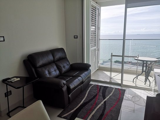 คอนโดหรู-amari-residences-suites-pattaya-บน-เขาพระตำหนัก-ชมวิวทะเล-180-องศา-ใกล้แหลมบาลีฮาย