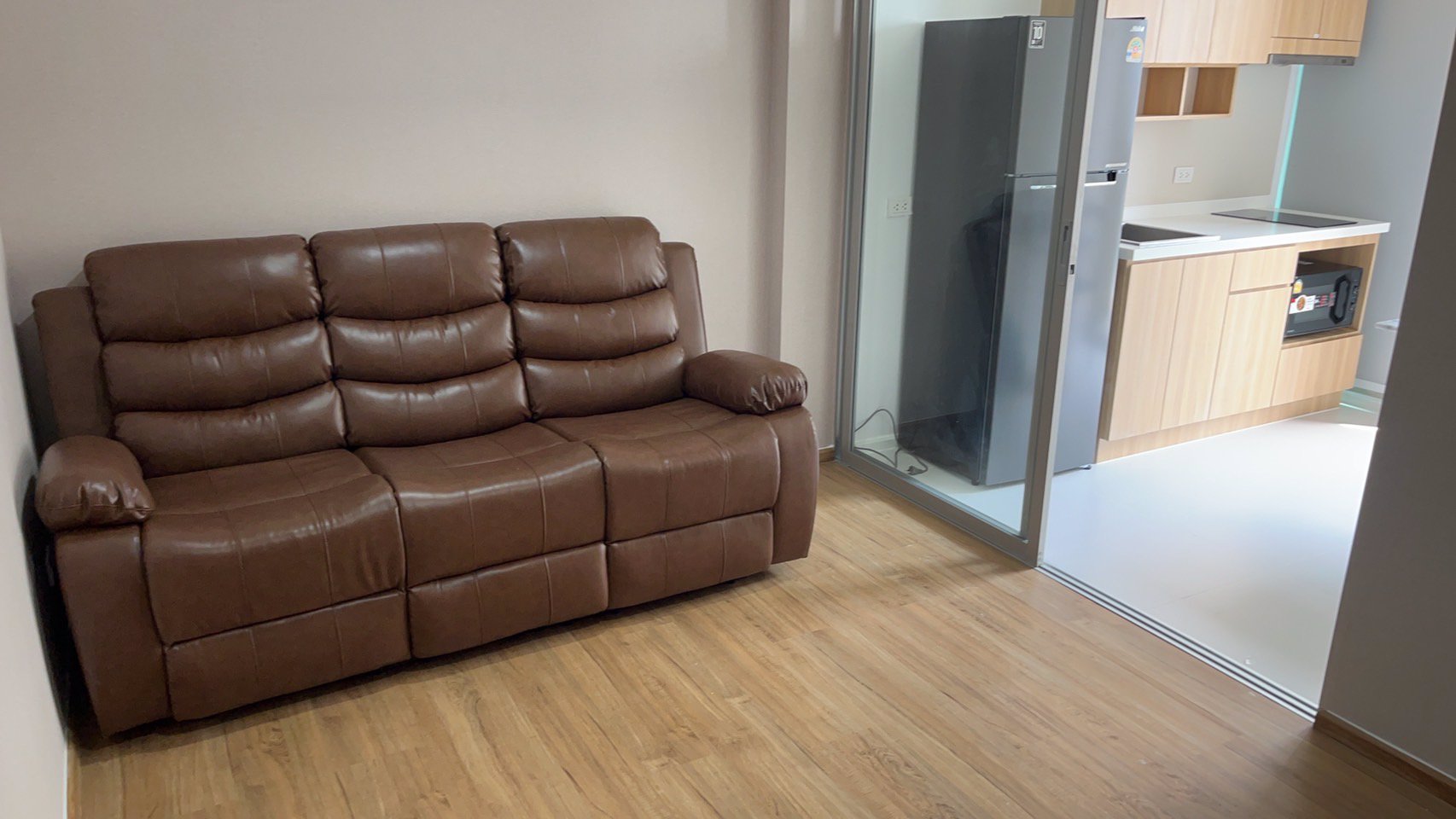 fuse-chan-sathorn-condo-ให้เช่าห้อง-เฟอร์นิเจอร์-ขนาด-33-ตรม-ชั้น-25-วินสระว่ายน้ำ-08ุุุ66666389