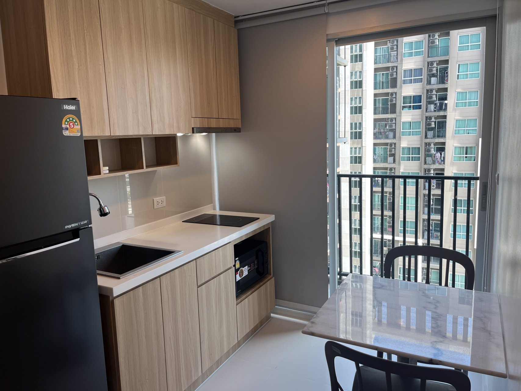 fuse-chan-sathorn-condo-ให้เช่าห้อง-เฟอร์นิเจอร์-ขนาด-33-ตรม-ชั้น-25-วินสระว่ายน้ำ-08ุุุ66666389