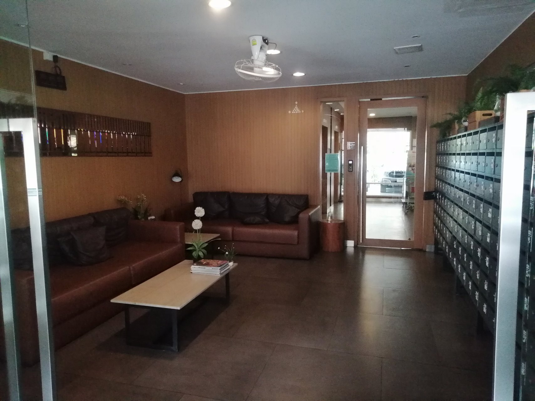 ขายคอนโดมิเนียมพร้อมอยู่-the-kris-ratchada-17-อาคาร-6