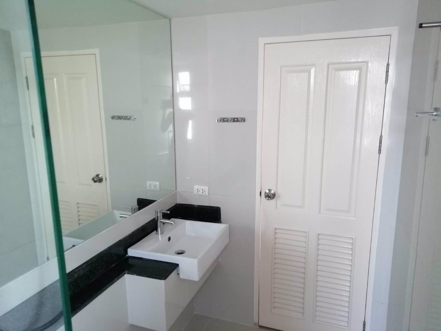 ขายคอนโดมิเนียมพร้อมอยู่-the-kris-ratchada-17-อาคาร-6