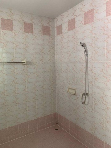 ขายทาวน์เฮ้าส์ 3-ชั้น ย่านบางบัวทอง ห่างถนนใหญ่เพียง-50-เมตร-อยู่ย่านชุมชน-แต่บริเวณบ้านไม่วุ่นวาย