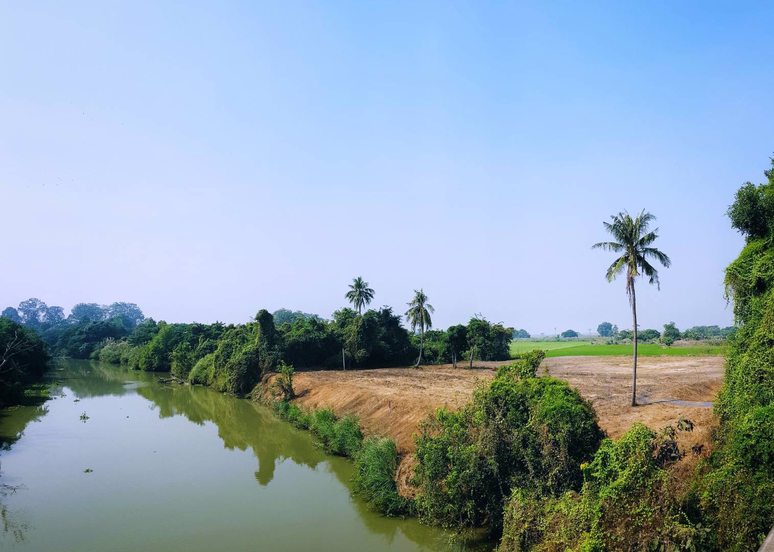 ที่ดินติดริมแม่น้ำ-อยุธยา-ถมสูงน้ำไม่ท่วม-อยู่ติดชุมชน