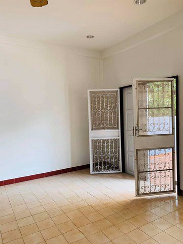 ให้เช่า-ขาย-ทาวน์เฮ้าส์-ไกล้-bts-อุดมสุข-2-ชั้น-ซอยสุขุมวิท-101-1-เนื้อที่-29-ตรว-หมู่บ้านรุ่งเจ