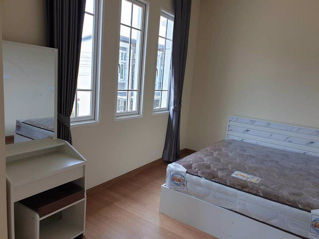 ให้เช่า-ทาวน์โฮม-ใกล้รถไฟฟ้าแบริ่ง-2-ชั้น-โครงการ-โกลเด้นแลนด์-3-ห้องนอน-2-ห้องน้ำแอร์-2-ตัว-เคร