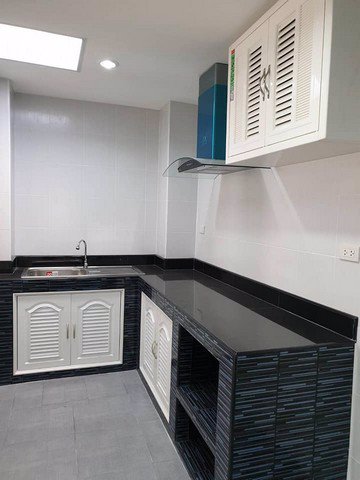 ให้เช่า-ทาวน์โฮม-ใกล้รถไฟฟ้าแบริ่ง-2-ชั้น-โครงการ-โกลเด้นแลนด์-3-ห้องนอน-2-ห้องน้ำแอร์-2-ตัว-เคร