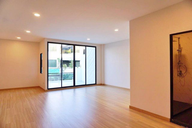 ขาย-โฮมออฟฟิศ-ใหม่-ใจกลางเมือง-ใกล้-bts-อ่อนนุช-3-ชั้น-38-ตรว-350-ตรม-9900000-บาท