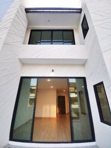 ขาย-โฮมออฟฟิศ-ใหม่-ใจกลางเมือง-ใกล้-bts-อ่อนนุช-3-ชั้น-38-ตรว-350-ตรม-9900000-บาท