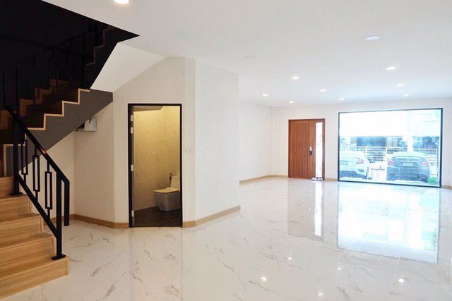 ขาย-โฮมออฟฟิศ-ใหม่-ใจกลางเมือง-ใกล้-bts-อ่อนนุช-3-ชั้น-38-ตรว-350-ตรม-9900000-บาท