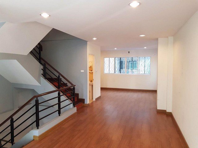 ให้เช่าทาวโฮม-4-ชั้น-แกรนด์-เดอ-วิลล์-ศรีนครินทร์-245-ตรม-4-ห้องนอน-6-ห้องน้ำ-35000-ต่อเดือน