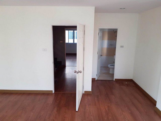 ให้เช่าทาวโฮม-4-ชั้น-แกรนด์-เดอ-วิลล์-ศรีนครินทร์-245-ตรม-4-ห้องนอน-6-ห้องน้ำ-35000-ต่อเดือน