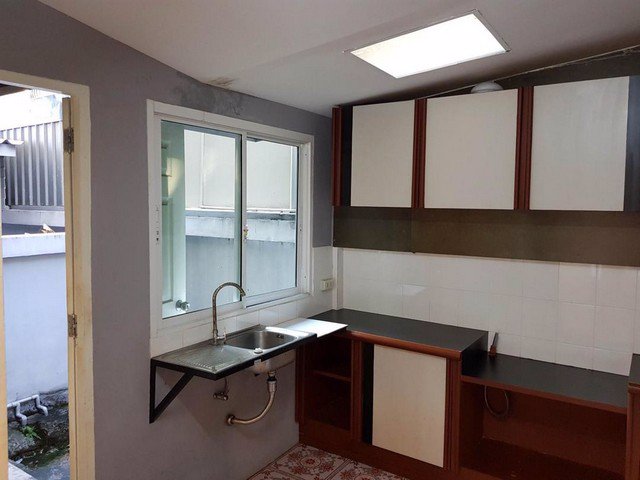 ให้เช่าทาวโฮม-4-ชั้น-แกรนด์-เดอ-วิลล์-ศรีนครินทร์-245-ตรม-4-ห้องนอน-6-ห้องน้ำ-35000-ต่อเดือน