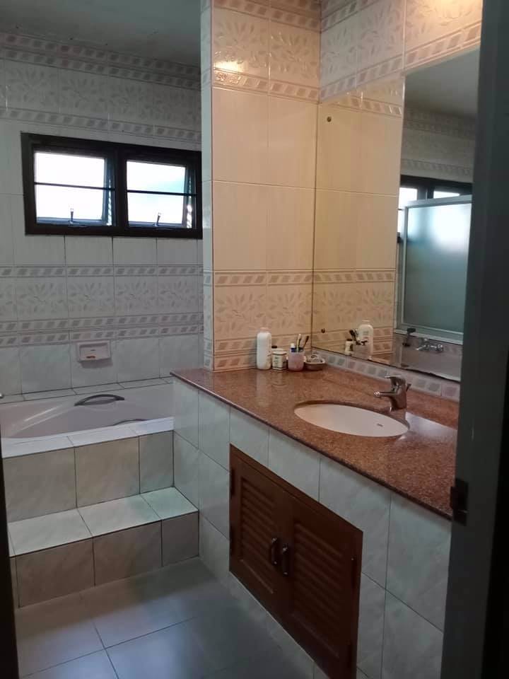 ให้เช่าบ้านเดียว2ชั้น-ติด-ถนนกาญจนาภิเษก-มีหลังเดียว-5นอน-4น้ำ-35000-ต่อเดือน