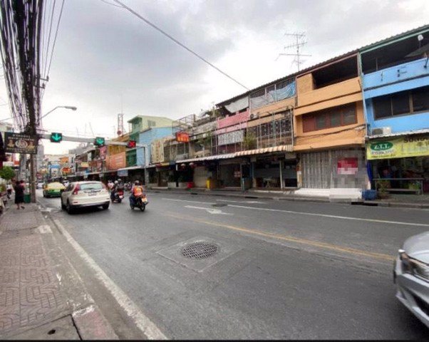 ให้เช่าอาคารพาณิชย์-3-ชั้น-1-คูหา-ติดถนนประชาราษฎร์บำเพ็ญ-ใกล้สำนักงานเขตห้วยขวาง-mrt-เหมาะอาศัย
