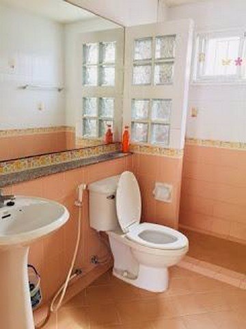 ให้เช่าบ้านเดี่ยว-2ชั้น-หมู่บ้านนลินวิลล์-4-หลังมุม-ซอย-เคหะร่มเกล้า-82-พื้นที่-52-ตรว-3นอน-2-น้ำ