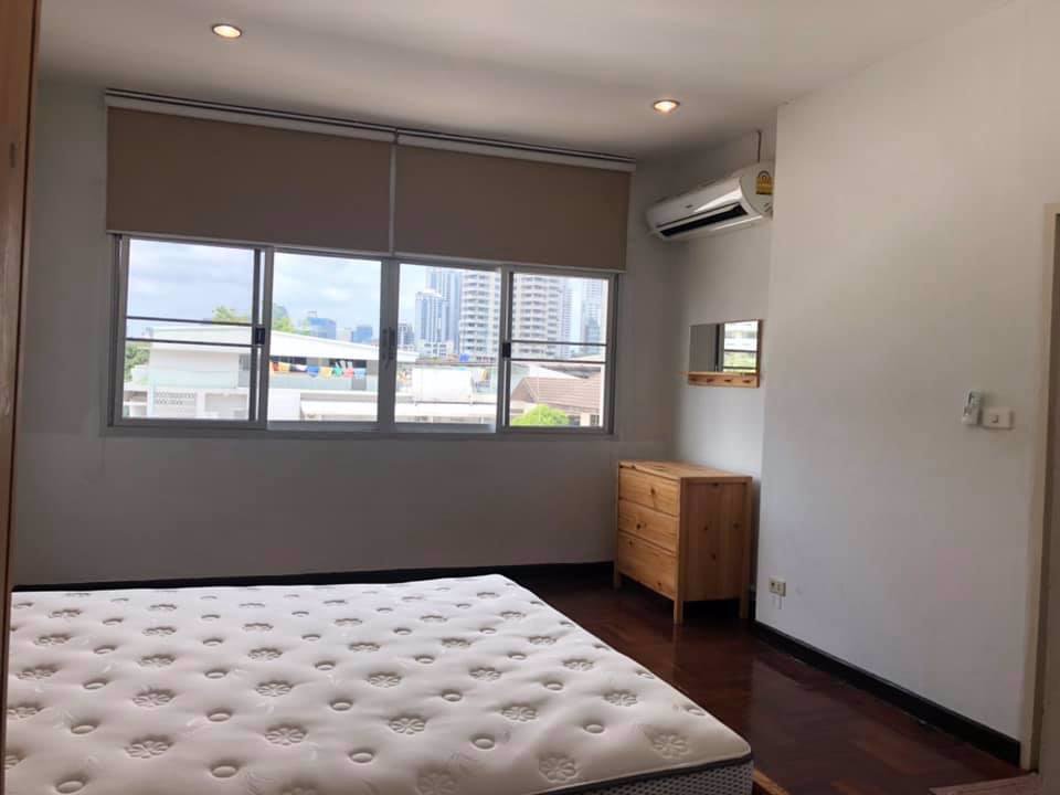 ให้เช่าทาวน์โฮม-3-ชั้นซอยทองหล่อ36-ใกล้btsทองหล่อใกล้ถนนพระราม4-เนื้อที่-30ตรว-3-นอน-4-น้ำ-ราคาเช