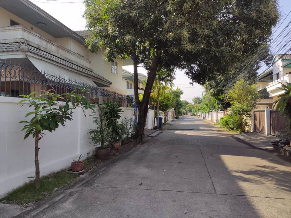 ขายบ้านเดี่ยวโซนเลียบด่วนรามอินทรา-เกษตรนวมินทร์-หมู่บ้านทองสถิตย์-หลังมุม-5890000-บาท