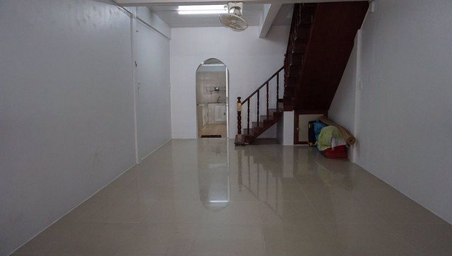 ทาวน์เฮาส์-2-ชั้นหมู่บ้านอยู่เจริญ-ใกล้-mrtสุธิสาร-2นอน-2น้ำที่-จอดรถ-1-คัน-25000-บาท