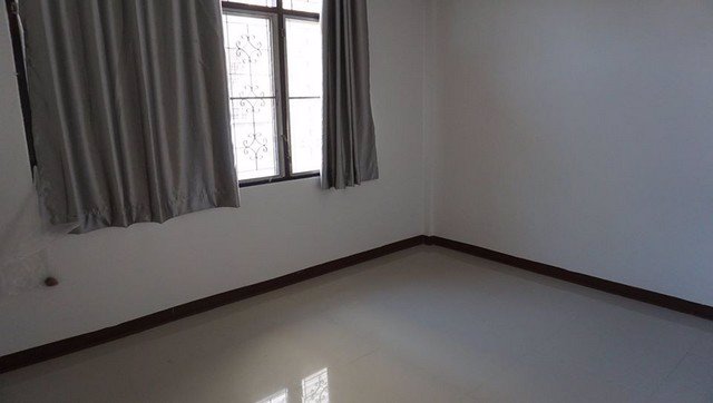 ทาวน์เฮาส์-2-ชั้นหมู่บ้านอยู่เจริญ-ใกล้-mrtสุธิสาร-2นอน-2น้ำที่-จอดรถ-1-คัน-25000-บาท