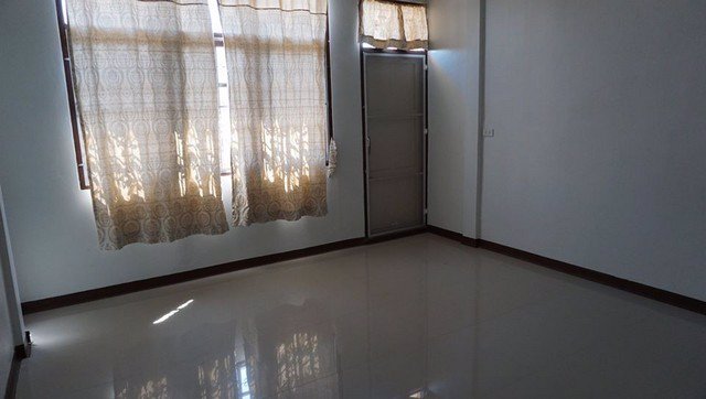 ทาวน์เฮาส์-2-ชั้นหมู่บ้านอยู่เจริญ-ใกล้-mrtสุธิสาร-2นอน-2น้ำที่-จอดรถ-1-คัน-25000-บาท