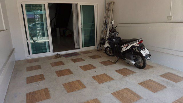 ทาวน์เฮาส์-2-ชั้นหมู่บ้านอยู่เจริญ-ใกล้-mrtสุธิสาร-2นอน-2น้ำที่-จอดรถ-1-คัน-25000-บาท