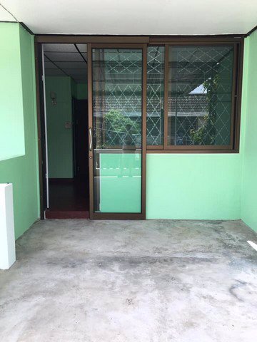 ทาวน์เฮาส์-2-ชั้น-ให้เช่า-หมู่บ้านอยู่เจริญ-ใกล้-mrtสุธิสาร-2นอน-2น้ำที่-จอดรถ-1-คัน-25000-บาท