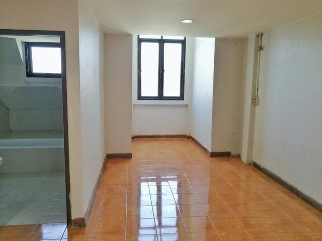 ให้เช่าทาวน์โฮม-ซอยลาดพร้าว42-พื้นที่ใช้สอย-400ตรม-4นอน-4น้ำ-23000ต่อเดือน