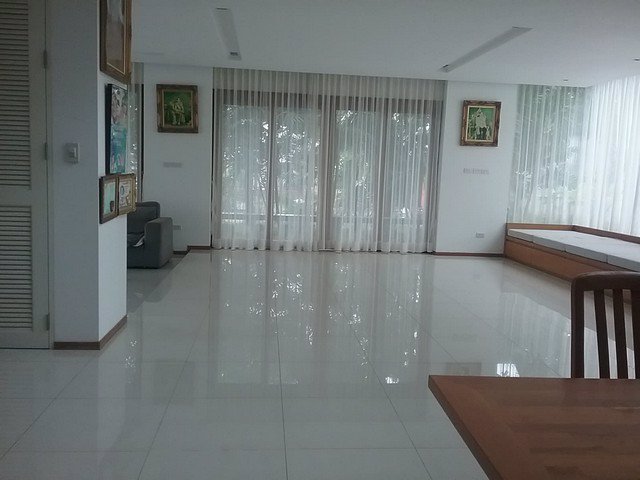 ขายบ้านเดี่ยวพร้อมโอน-บนเนื้อที่1ไร่-6นอน-5น้ำ-2ครัว-มีพื้นที่ใช้สอย-400ตรม-18ล้าน